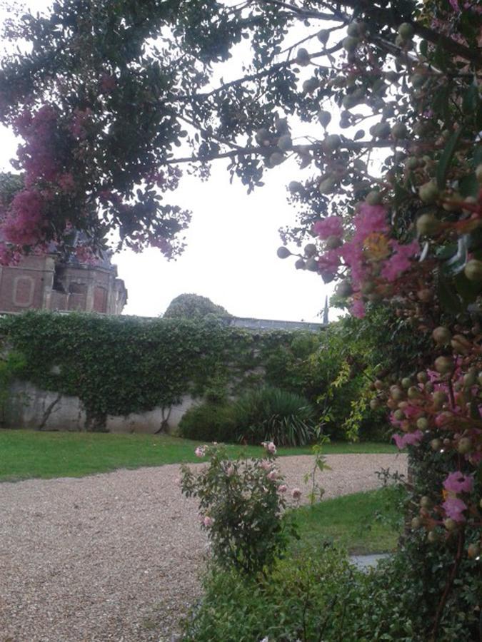 Hotel Au Chateau Blanc Saint-Aubin-les-Elbeuf ภายนอก รูปภาพ