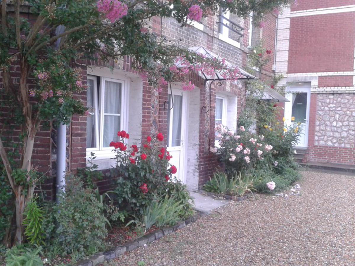 Hotel Au Chateau Blanc Saint-Aubin-les-Elbeuf ภายนอก รูปภาพ