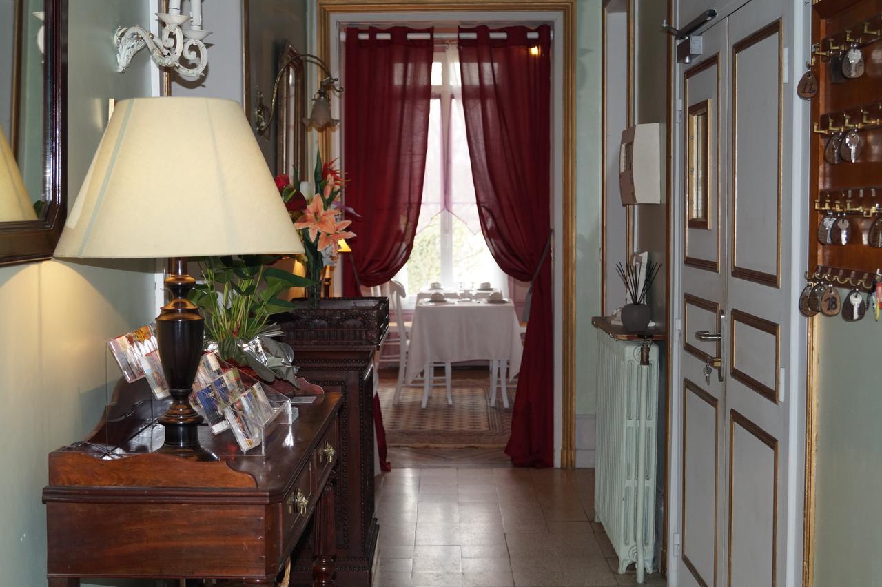 Hotel Au Chateau Blanc Saint-Aubin-les-Elbeuf ภายนอก รูปภาพ