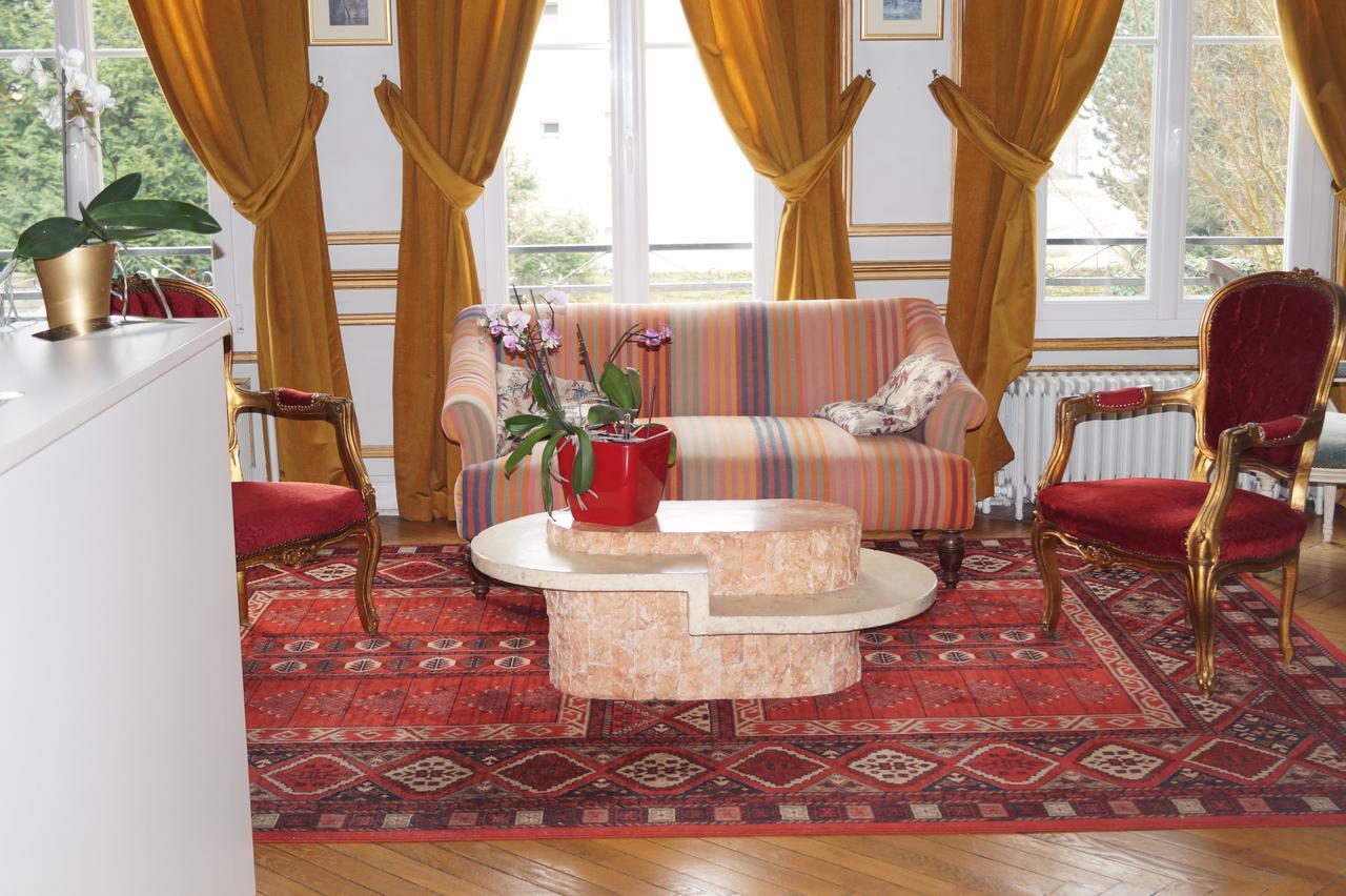 Hotel Au Chateau Blanc Saint-Aubin-les-Elbeuf ภายนอก รูปภาพ