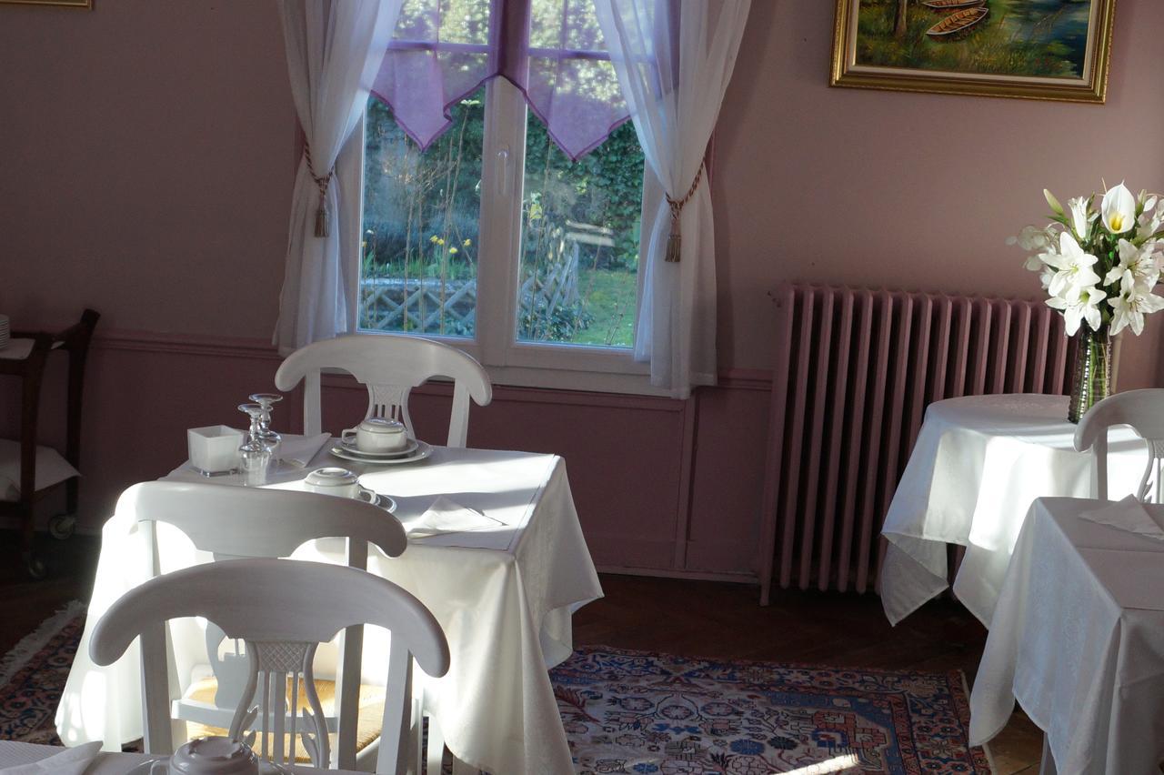 Hotel Au Chateau Blanc Saint-Aubin-les-Elbeuf ภายนอก รูปภาพ
