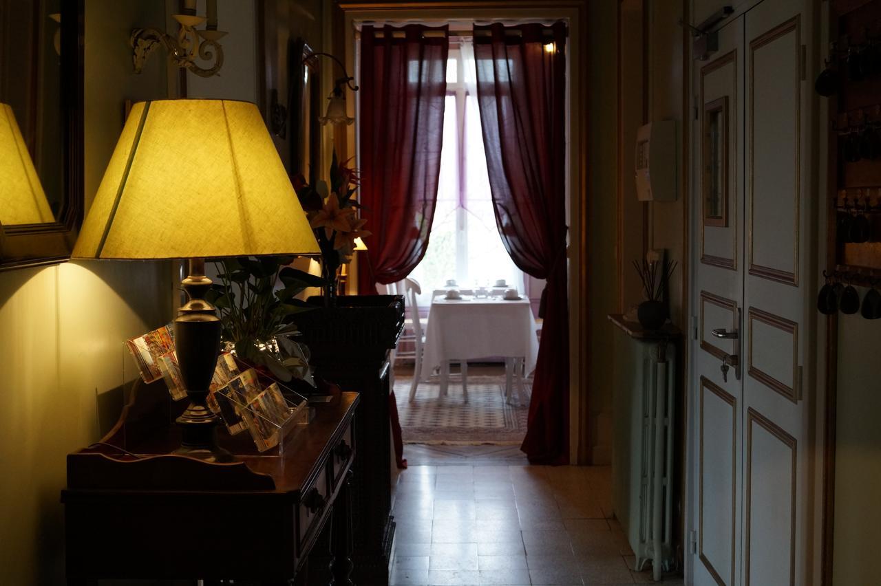 Hotel Au Chateau Blanc Saint-Aubin-les-Elbeuf ภายนอก รูปภาพ