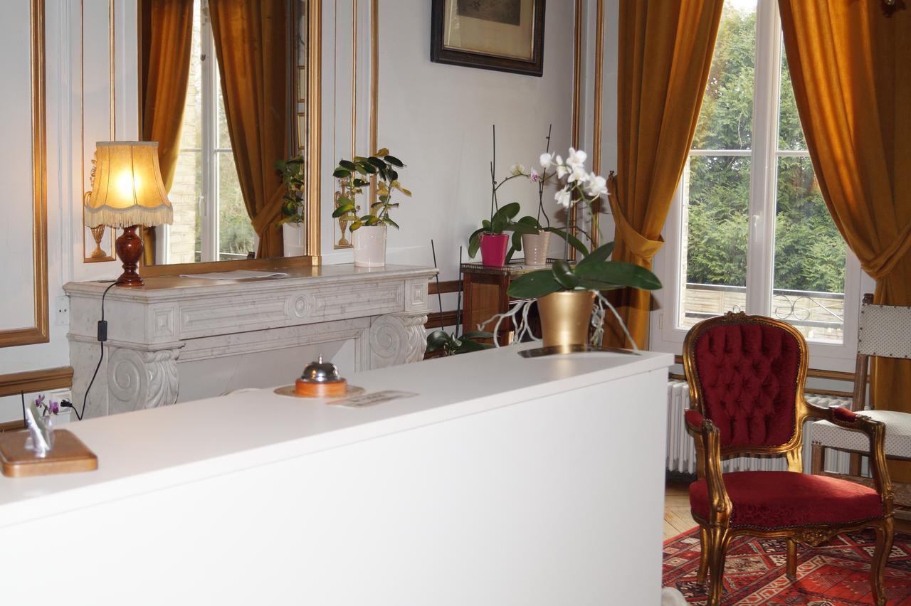 Hotel Au Chateau Blanc Saint-Aubin-les-Elbeuf ภายนอก รูปภาพ