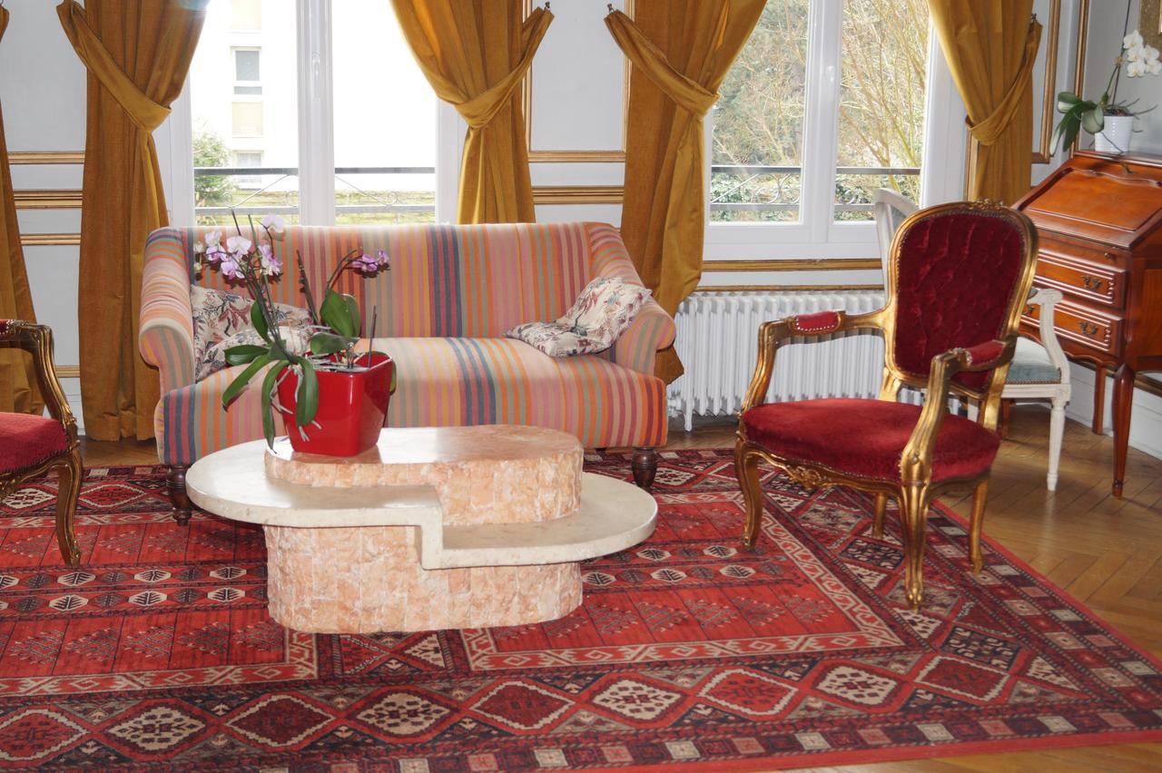 Hotel Au Chateau Blanc Saint-Aubin-les-Elbeuf ภายนอก รูปภาพ