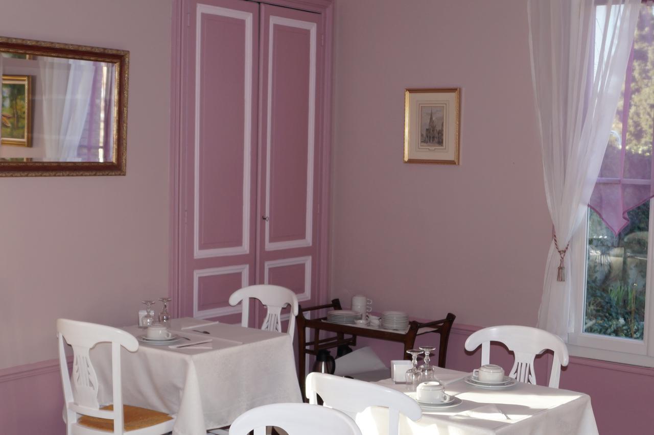 Hotel Au Chateau Blanc Saint-Aubin-les-Elbeuf ภายนอก รูปภาพ