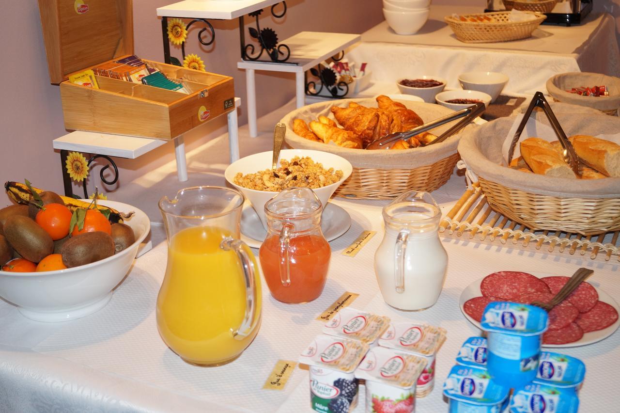 Hotel Au Chateau Blanc Saint-Aubin-les-Elbeuf ภายนอก รูปภาพ