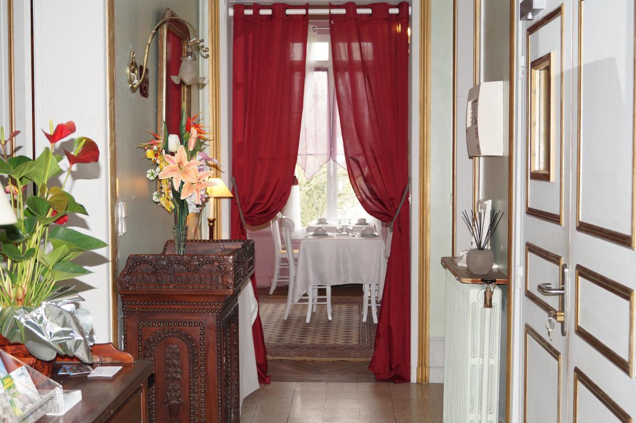 Hotel Au Chateau Blanc Saint-Aubin-les-Elbeuf ภายนอก รูปภาพ