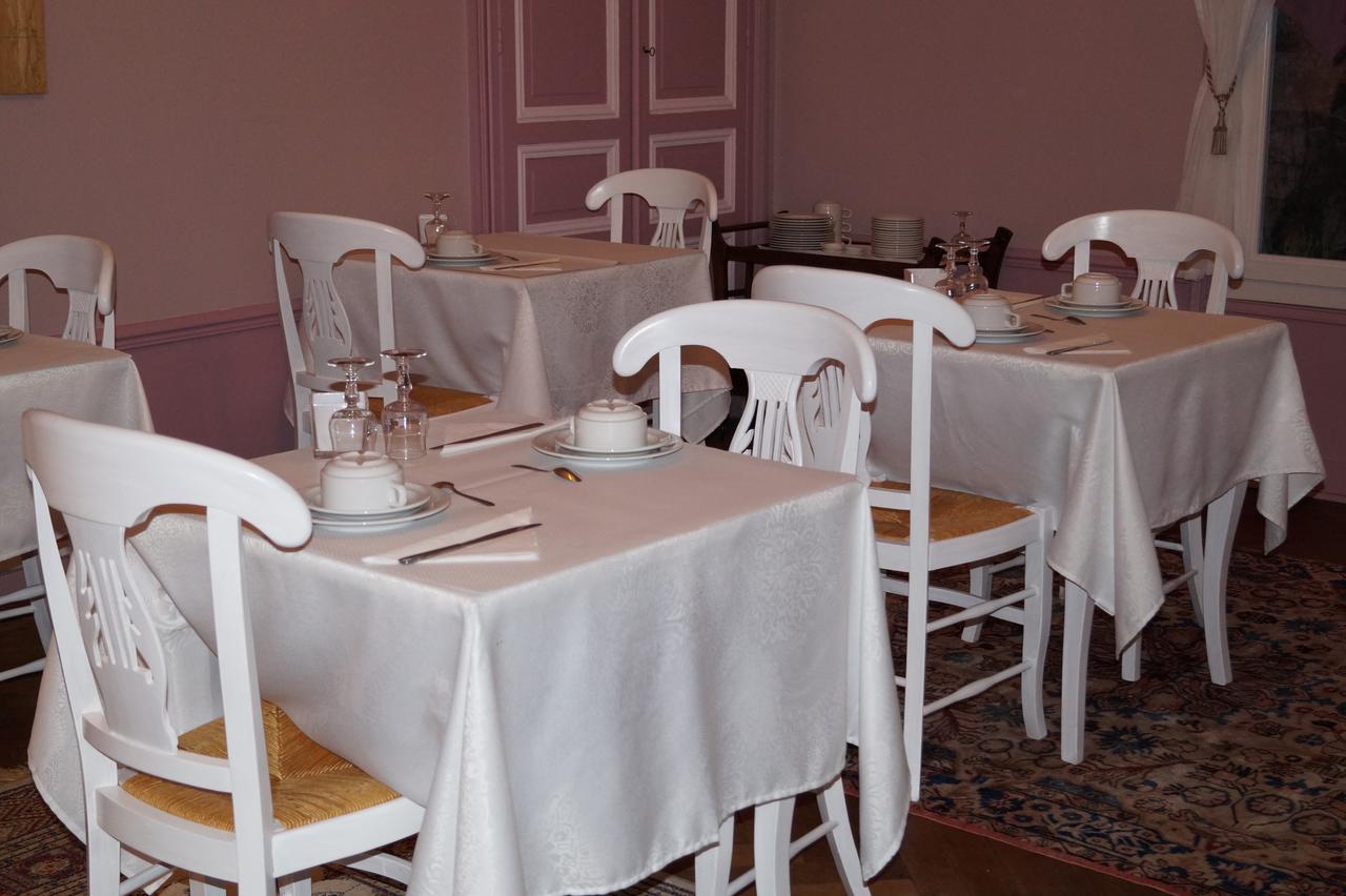 Hotel Au Chateau Blanc Saint-Aubin-les-Elbeuf ภายนอก รูปภาพ